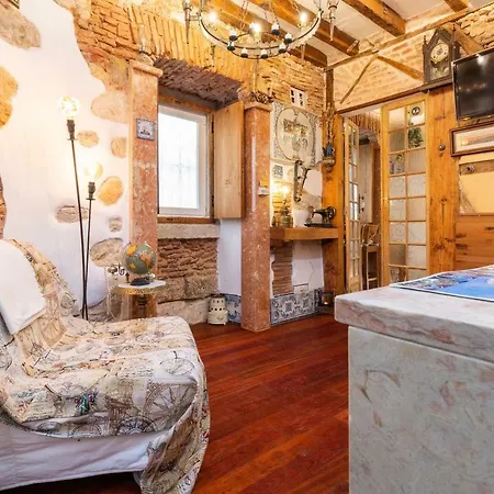 Romantic Medieval Daire Lisboa