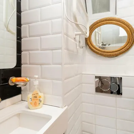 Romantic Medieval Daire Lisboa